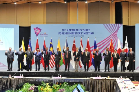 Pham Binh Minh rencontre les ministres des AE de l'ASEAN et d'autres pays à Singapour