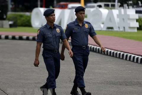 Philippines: deux terroristes transportant une bombe abattus