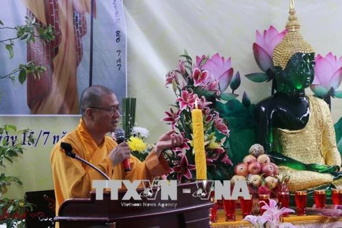 La communauté des Vietnamiens au Laos célèbre la fête Vu Lan