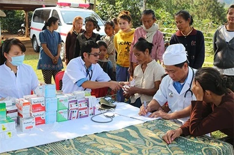 Infirmerie vietnamienne au Laos: au-delà des aides médicales