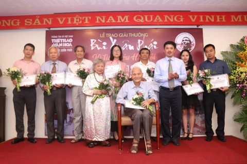 Remise des prix «Bùi Xuân Phai - pour l’amour de Hanoï» 
