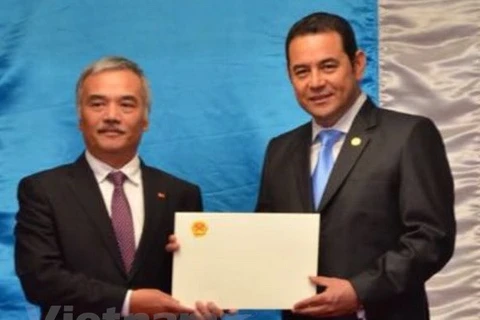 Le président du Guatemala salue le développement rapide et durable du Vietnam