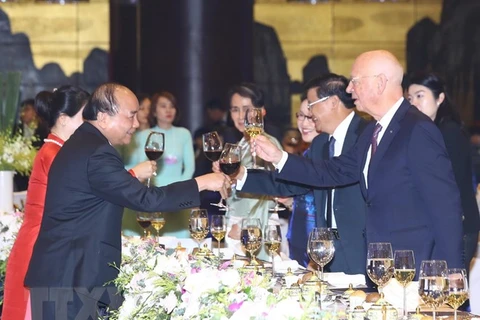 WEF ASEAN 2018 : le PM et son épouse président une soirée de la culture vietnamienne