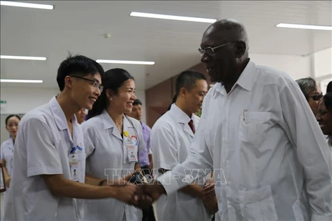 Une délégation cubaine se rend à l'hôpital d'amitié Vietnam-Cuba Dong Hoi