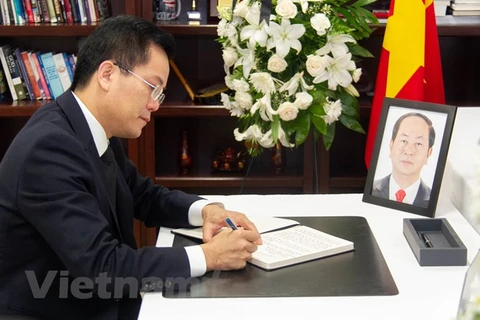 Cérémonies en mémoire du président Tran Dai Quang dans plusieurs pays