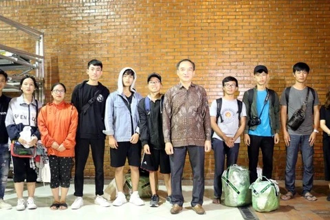 Séisme et tsunami en Indonésie : les 10 étudiants vietnamiens bloqués à Palu emmenés à Jakarta