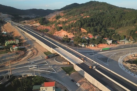 Plus de 11.000 milliards de dongs pour l'autoroute Van Don-Mong Cai