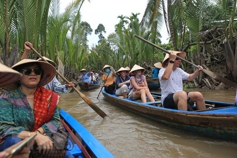 Pour la première fois, le Vietnam classe des guides touristiques