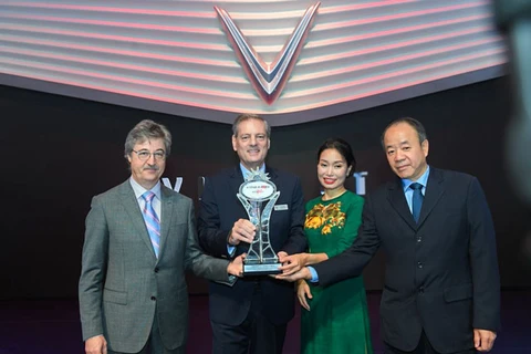 Vinfast reçoit un prix d'Autobest lors du salon automobile de Paris