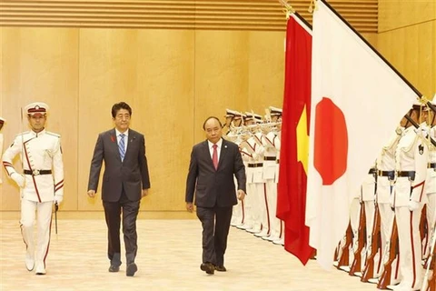 La cérémonie d’accueil officielle du Premier ministre Nguyen Xuan Phuc à Tokyo