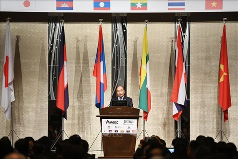 Le PM Nguyen Xuan Phuc participe à un forum d’affaires Mékong-Japon