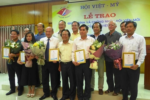 De nouveaux membres adhérent à l’Association Vietnam-États-Unis