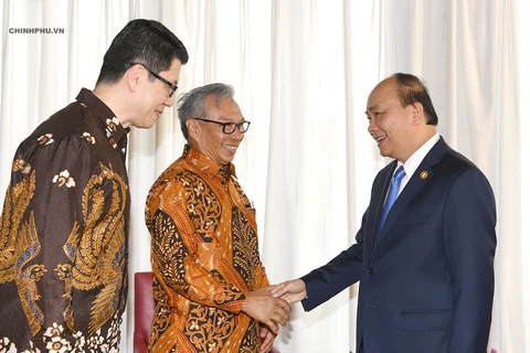 Le PM Nguyen Xuan Phuc rencontre des hommes d’affaires indonésiens