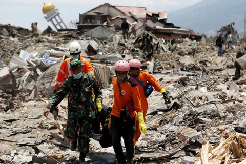 ​Les dirigeants de l'ONU et de la BM visitent une localité indonésienne touchée par le séisme