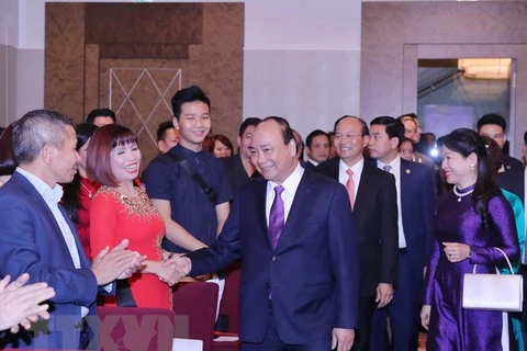 Le PM Nguyên Xuân Phuc rencontre des Vietnamiens en Autriche