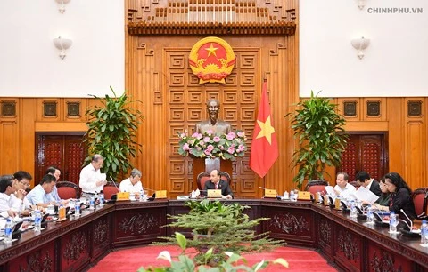 Nguyên Xuân Phuc travaille avec des responsables de Thua Thiên-Hue