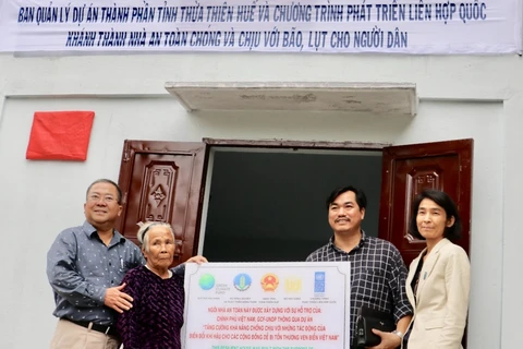 Le PNUD remet une centaine de maisons résistantes aux crues à Thua Thiên-Huê