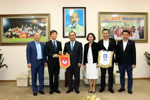 Les relations Vietnam – R. de Corée se renforcent grâce au football