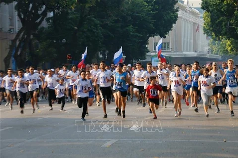 Près de 1.500 participants à la 46e course du journal Ha Nôi Moi