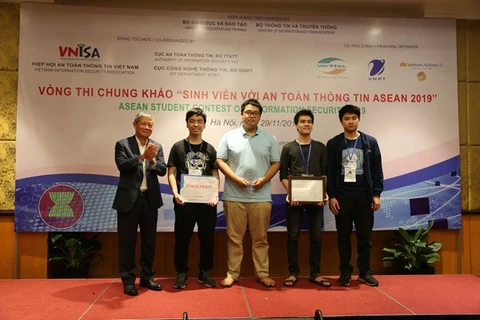 Des étudiants vietnamiens triomphés au concours de sécurité d’information de l’ASEAN 2019