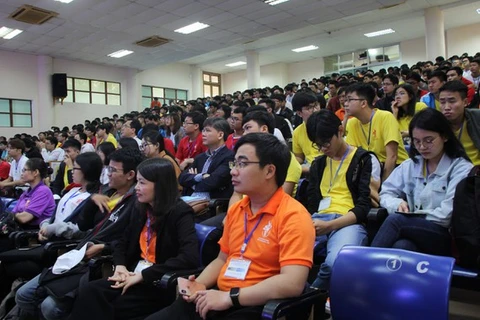 Environ 700 étudiants présents à trois concours d'informatique à Da Nang