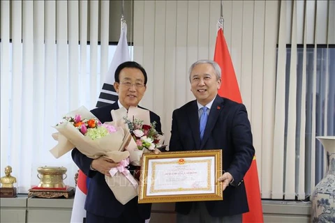 Un ancien gouverneur de la province sud-coréenne de Gyeongsangbuk à l’honneur