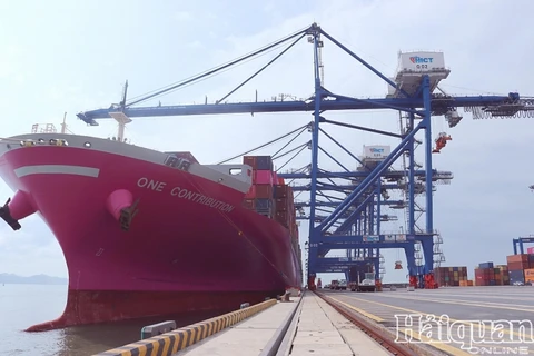 Le port maritime international de Hai Phong accueille un porte-conteneur de 90.000 tonnes