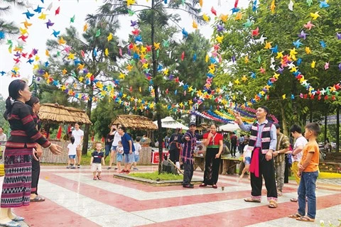 Le Village culturel et touristique des ethnies du Vietnam, une destination prisée