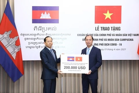 COVID-19 : assistance vietnamienne de 200.000 dollars au Cambodge