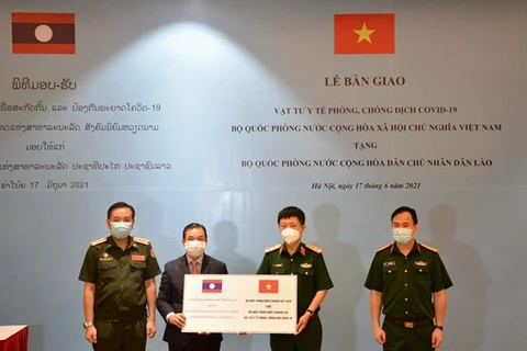 COVID-19 : aide contenue du ministère vietnamien de la Défense à son homologue lao