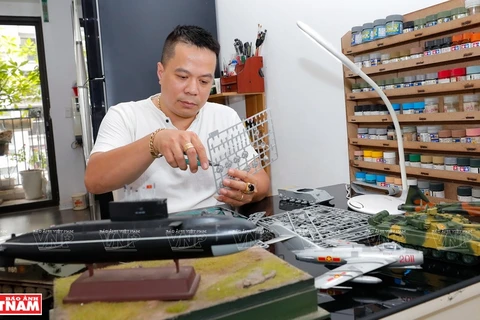 Hoang Quang fait revivre l’histoire militaire du Vietnam en maquettes