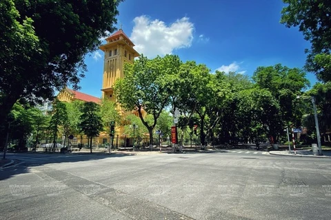 Covid-19 : les rues de Hanoi quasi-désertes en plein confinement