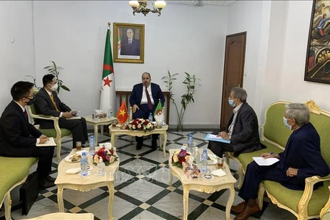 Renforcement de la coopération entre le PCV et le FLN, parti au pouvoir en Algérie