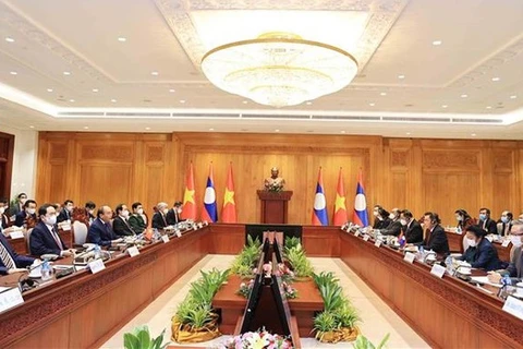 Entrevue entre le président Nguyên Xuân Phuc et le président de l’AN du Laos