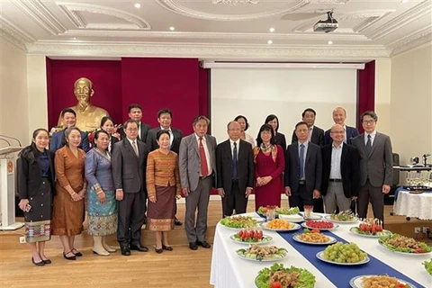 Fête nationale : l’ambassadeur du Laos en France félicite le Vietnam