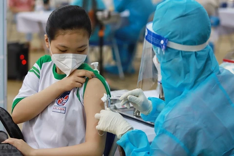 Nécessité d’avoir bientôt des plans de vaccination contre le COVID-19 pour les élèves