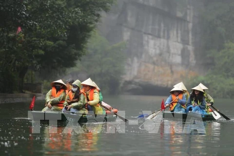 Ninh Binh : les touristes affluent au complexe d’écotourisme de Trang An