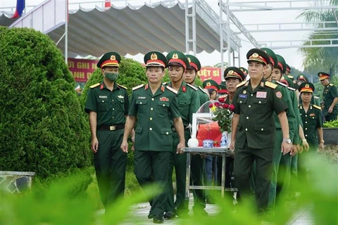 Diên Biên : inhumation des restes de six soldats vietnamiens tombés au Laos