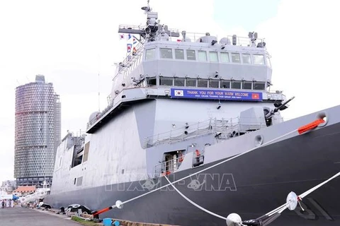 Deux navires de la Marine sud-coréenne en visite d’amitié à Hô Chi Minh-Ville