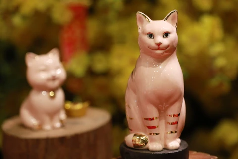 Une collection de statues de chats en céramique pour l’année 2023 