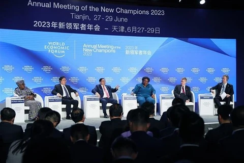 Le PM Pham Minh Chinh participe au Forum économique mondial à Tianjin en Chine