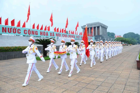 Le mausolée du Président Hô Chi Minh - lieu d'expression des sentiments du peuple vietnamien et des amis internationaux 