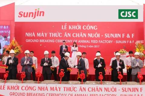 Ha Nam : inauguration de l'usine de production d'aliments pour animaux 