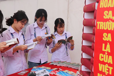 Thai Binh : Ouverture de la Journée du livre et de l'exposition sur Hoàng Sa et Truong Sa