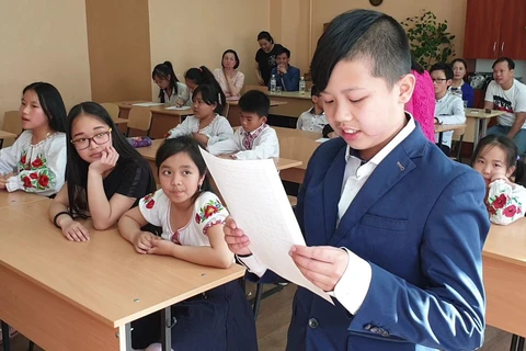 Un concours de langue vietnamienne pour les enfants à Kiev (Ukraine)