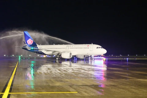 Inauguration de la ligne aérienne directe Hunan – Vân Dôn