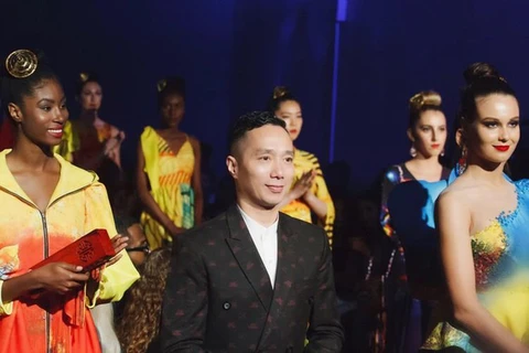 Des "ao dai" présentés à la New York Couture Fashion Week 2019