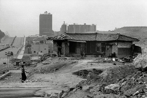 L'exposition de photos sur le processus d'urbanisation de Séoul à Hanoï