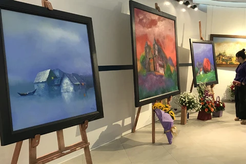 Exposition de peintures marquant le Sommet spécial R. de Corée – ASEAN 2019 à Hanoï