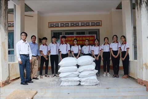 Dak Lak : plus de 763 tonnes de riz offertes à des élèves démunis